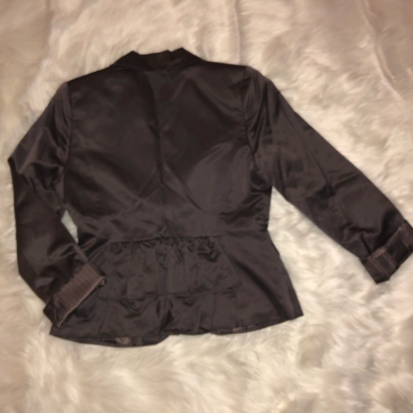 Hinge ruffle back blazer - Picture 2 of 3